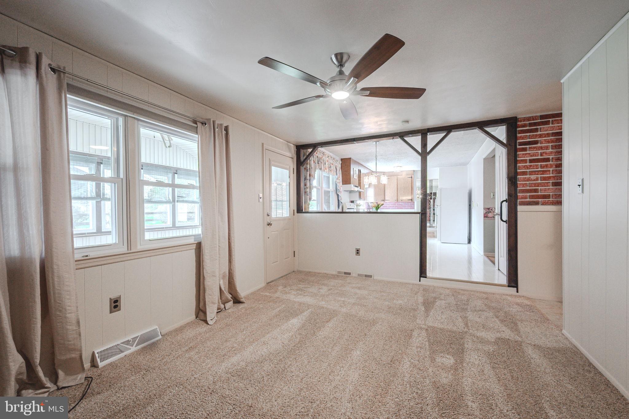 216 Morrison Road New Castle, DE 19720 - Photo 12 of 27 Charming Family Room