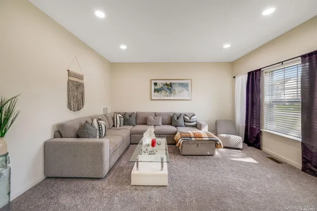 $725,000 | 7 Pondview Circle, Shirley, NY 11967