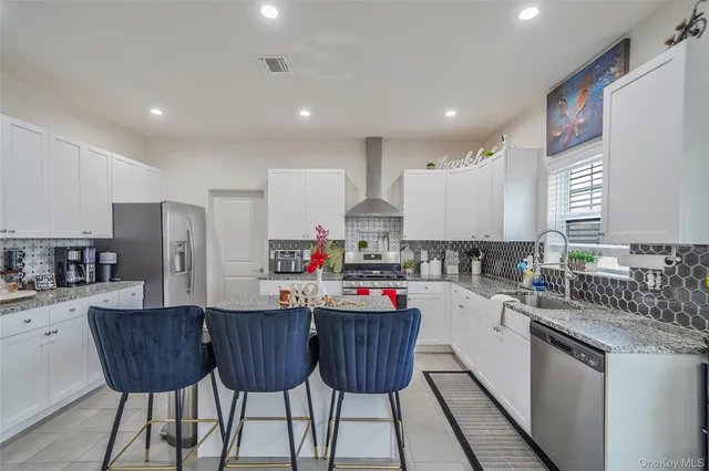 $725,000 | 7 Pondview Circle, Shirley, NY 11967