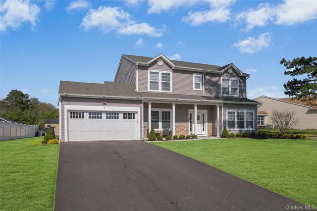 $725,000 | 7 Pondview Circle, Shirley, NY 11967