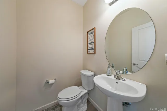 $725,000 | 7 Pondview Circle, Shirley, NY 11967