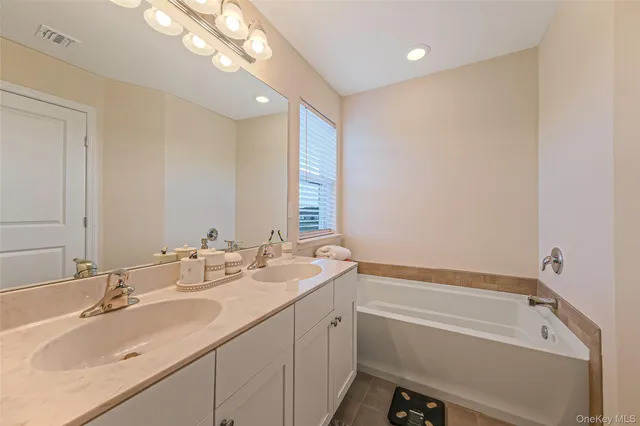 $725,000 | 7 Pondview Circle, Shirley, NY 11967