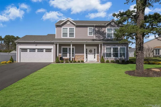 $725,000 | 7 Pondview Circle, Shirley, NY 11967