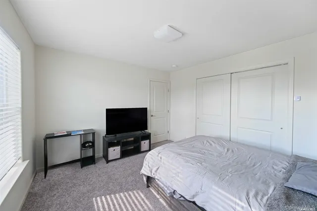 $725,000 | 7 Pondview Circle, Shirley, NY 11967