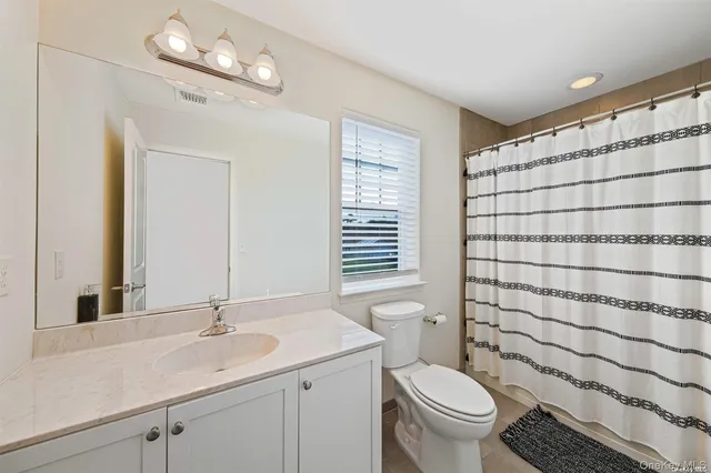 $725,000 | 7 Pondview Circle, Shirley, NY 11967