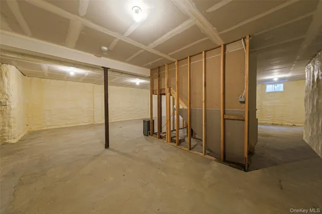 $725,000 | 7 Pondview Circle, Shirley, NY 11967