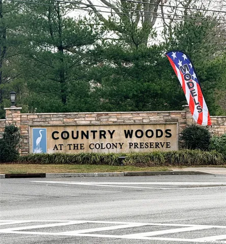 $725,000 | 7 Pondview Circle, Shirley, NY 11967