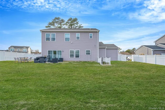 $725,000 | 7 Pondview Circle, Shirley, NY 11967