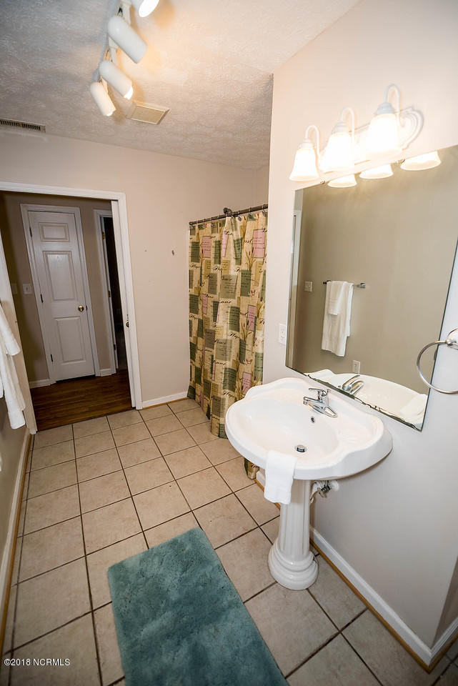 5721 County Line Road New Bern, NC 28562 - Photo 21 of 32 CLR Bath2 BD
