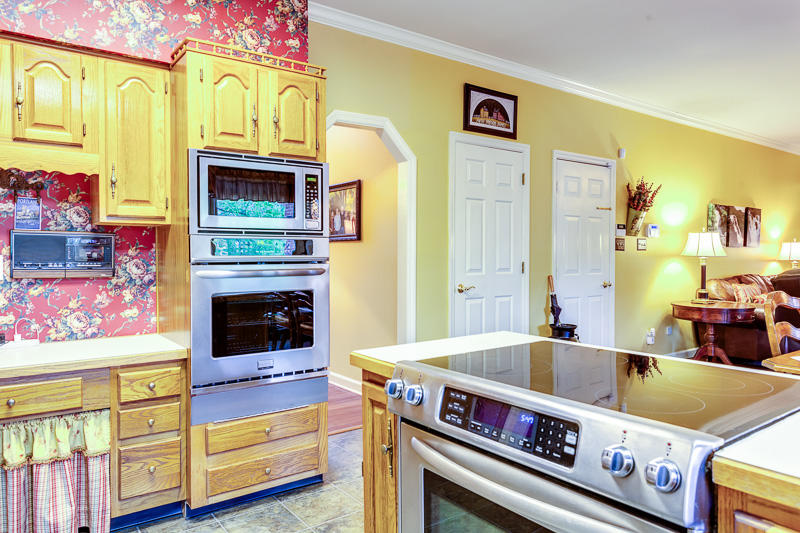 6812 Resolute Road Knoxville, TN 37918 - Photo 11 of 40 016180425-7-6812ResoluteRdKnoxvilleTN-SM