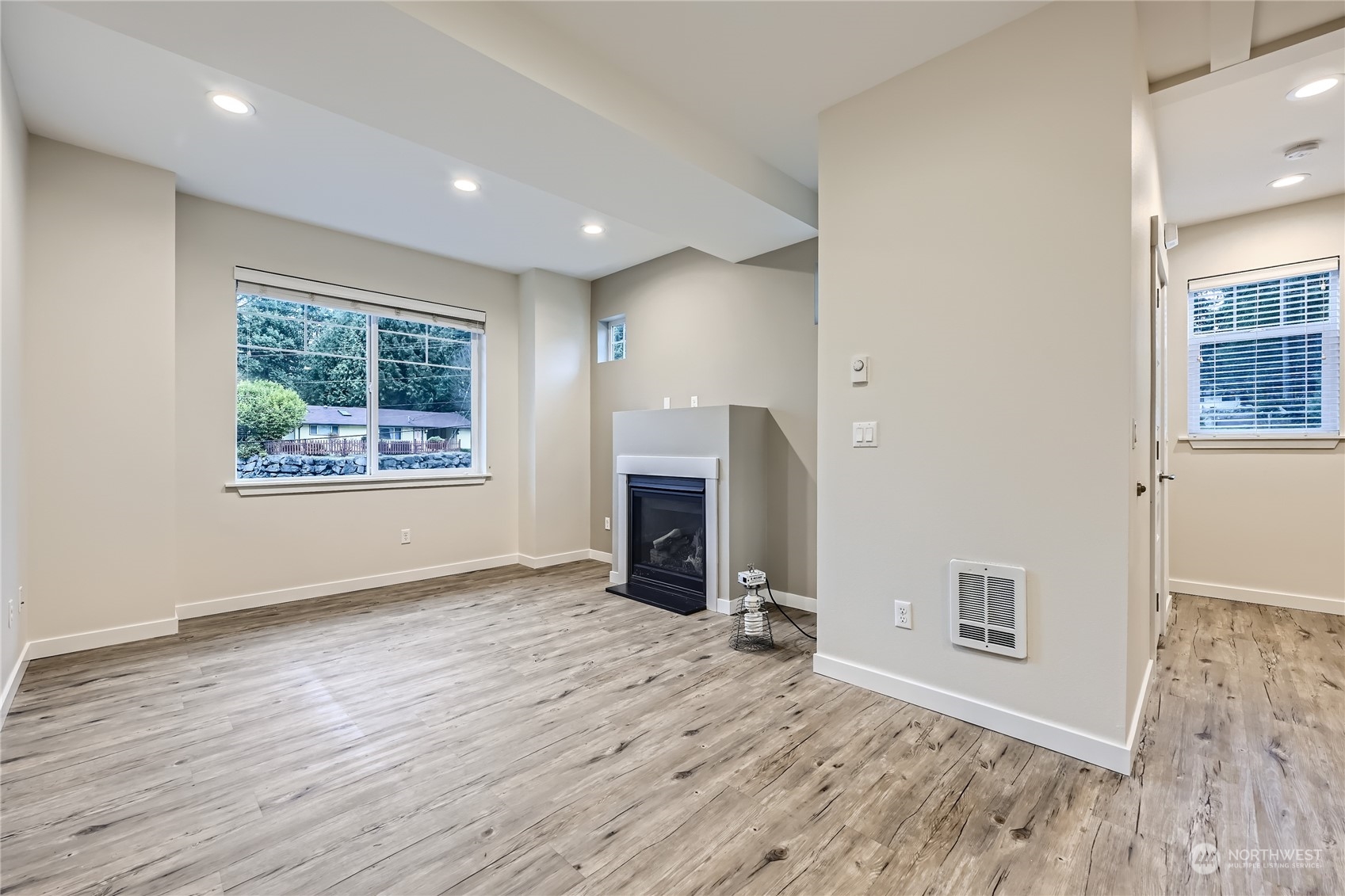 23230 Edmonds Way, Unit 101 Edmonds, WA 98026 - Photo 3 of 20 Gallery Image 3