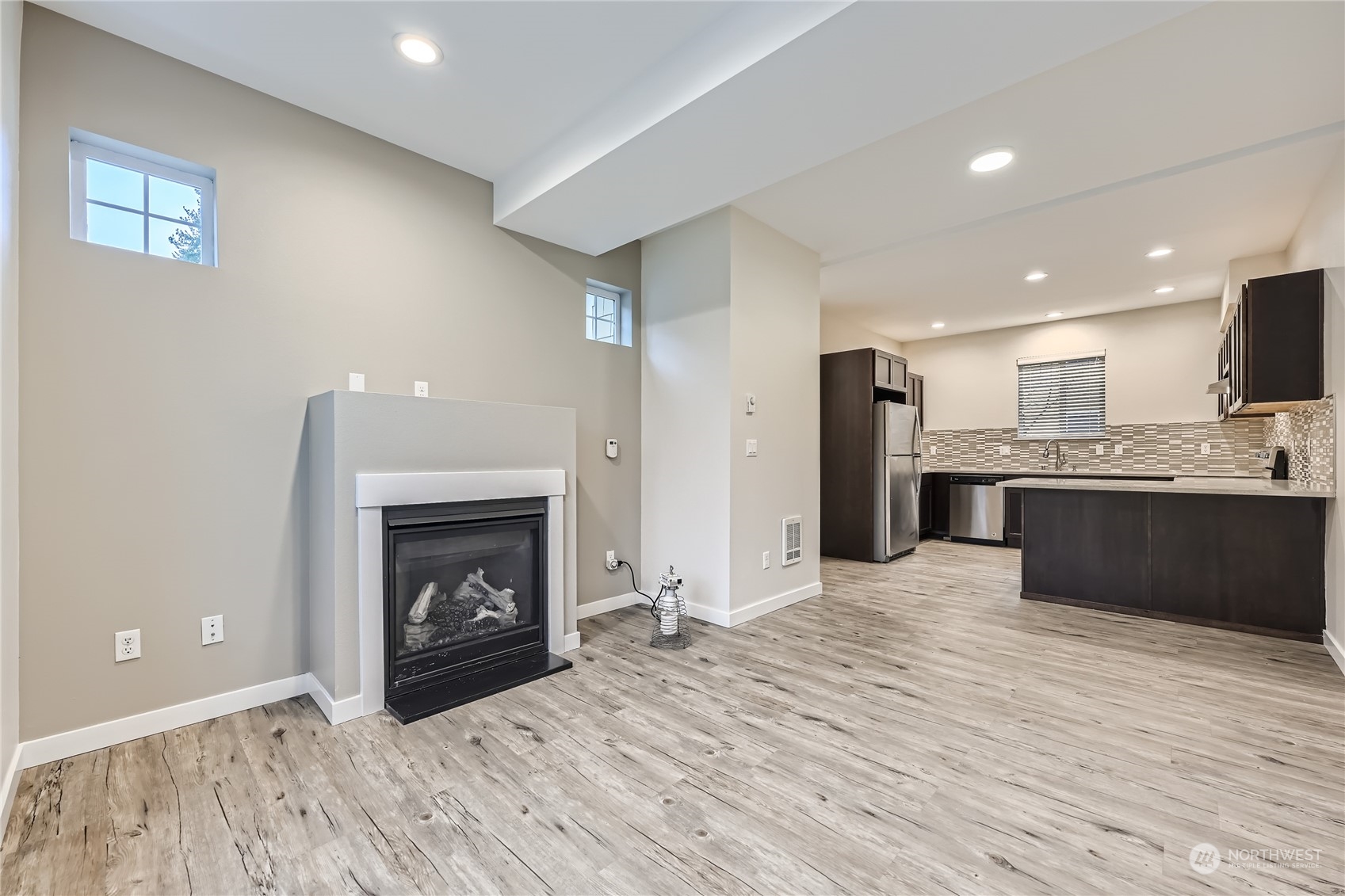 23230 Edmonds Way, Unit 101 Edmonds, WA 98026 - Photo 4 of 20 Gallery Image 4
