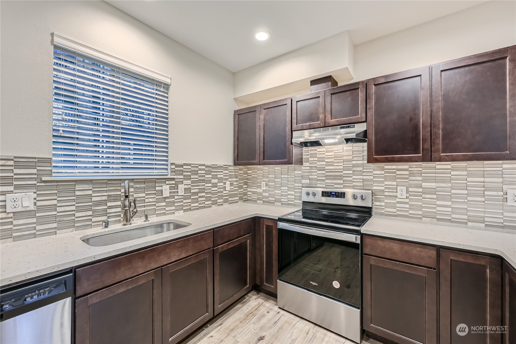 23230 Edmonds Way, Unit 101 Edmonds, WA 98026 - Photo 5 of 20 Gallery Image 5
