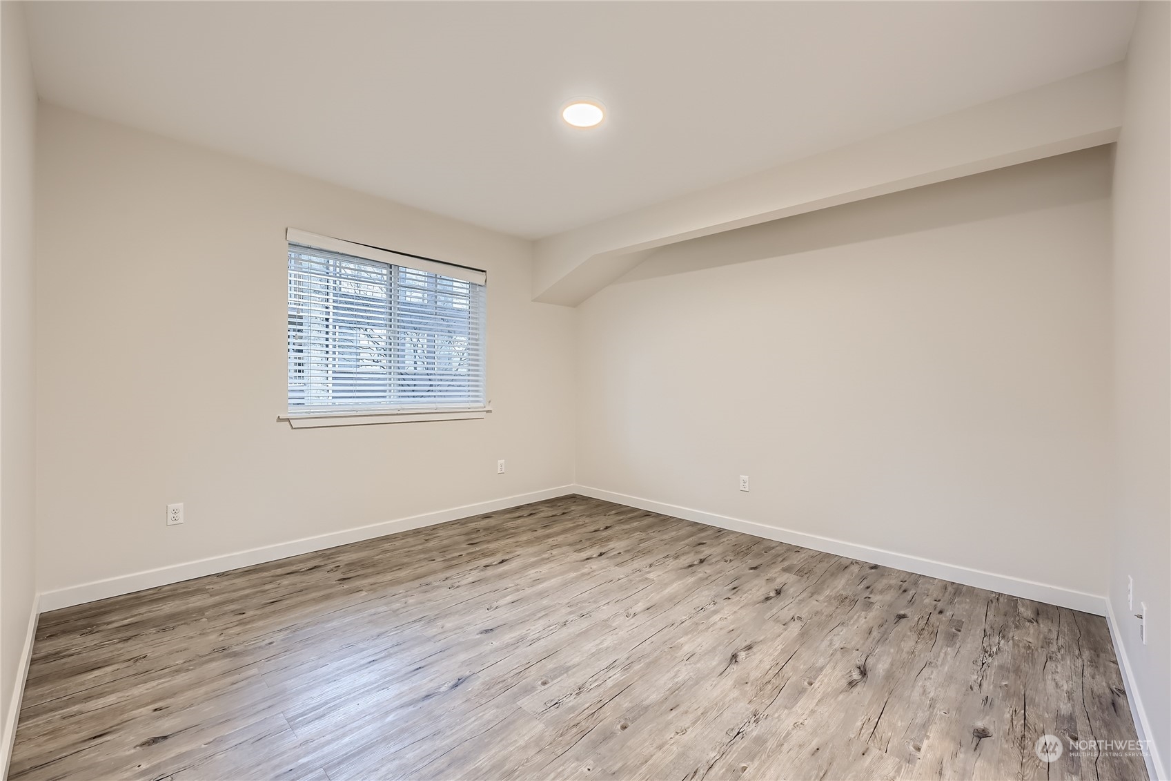 23230 Edmonds Way, Unit 101 Edmonds, WA 98026 - Photo 8 of 20 Gallery Image 8