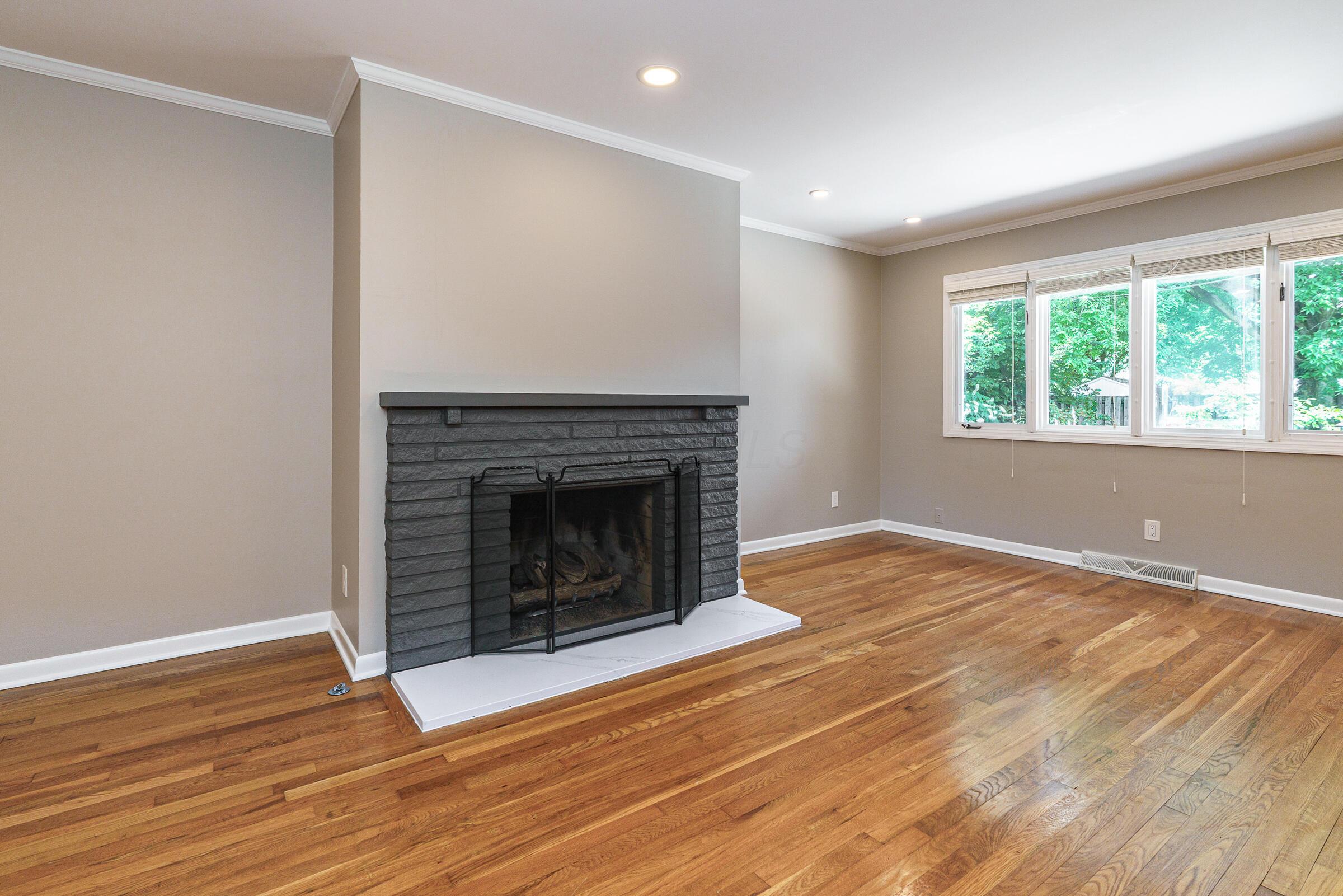 1780 Riverhill Road Columbus, OH 43221 - Photo 4 of 35 Gas log fireplace