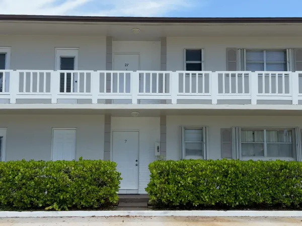 $1,750 | 560 Southeast 2nd Avenue, Deerfield Beach, FL 33441