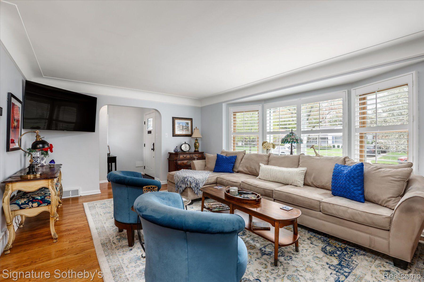 342 Ridgemont Road Grosse Pointe, MI 48236 - Photo 4 of 33 Gallery Image 4