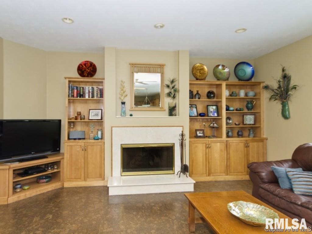2605 Hastings Road Chatham, IL 62629 - Photo 16 of 34 Gallery Image 16