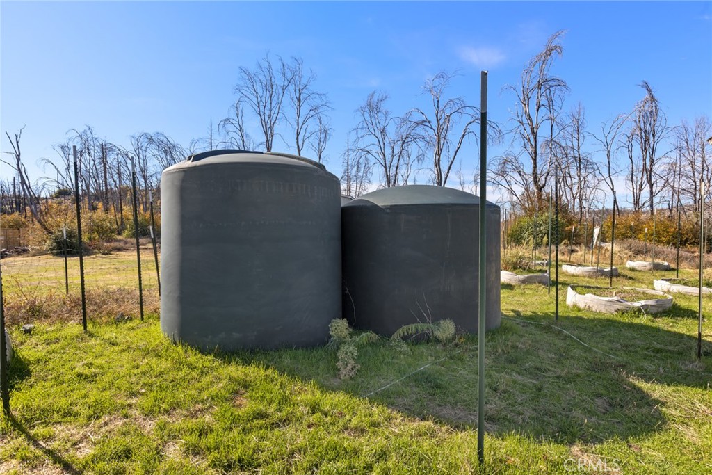 1809 Bald Rock Road Berry Creek, CA 95916 - Photo 4 of 37 a backyard of a house