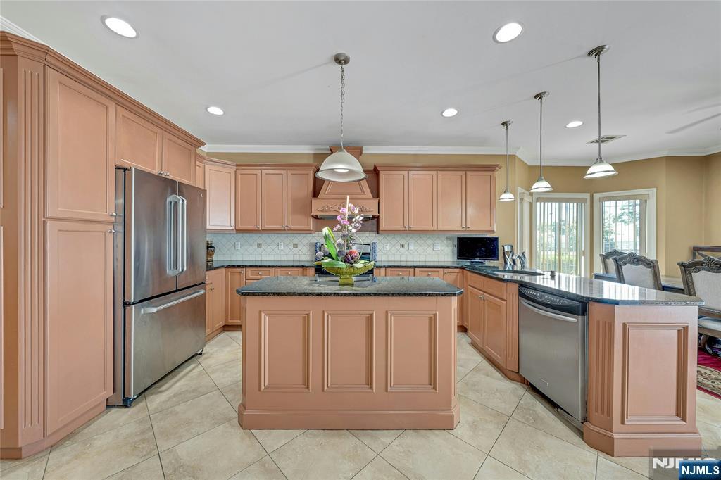 4 8th Street, Unit A Fairview, NJ 07022 - Photo 15 of 35