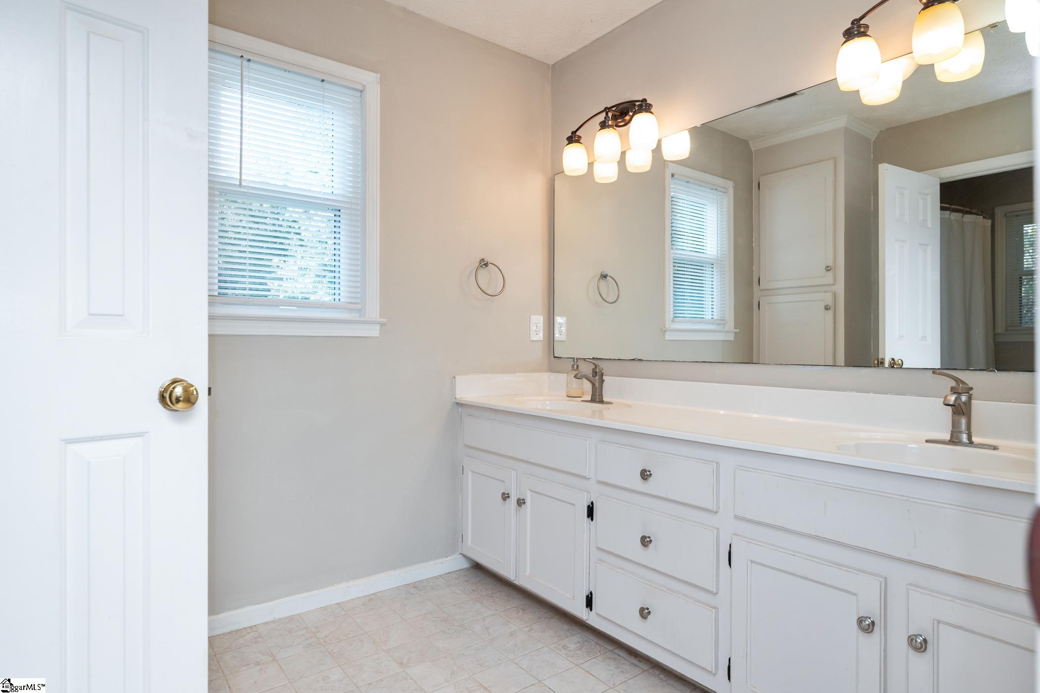 313 Shagbark Circle Simpsonville, SC 29680 - Photo 11 of 47