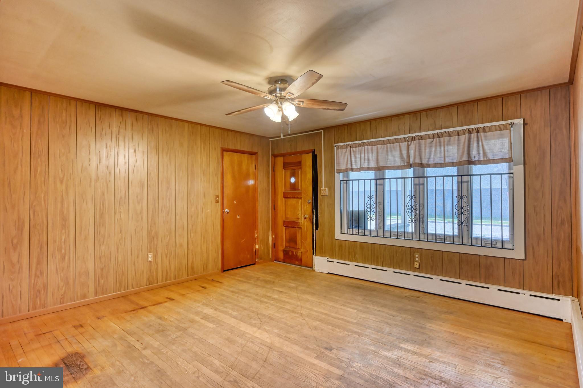 341 Hazel Street Reading, PA 19611 - Photo 4 of 31