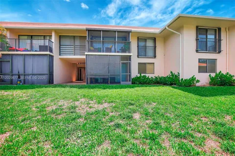 $170,000 | 5821 Washington Street, Unit 30, Hollywood, FL 33023