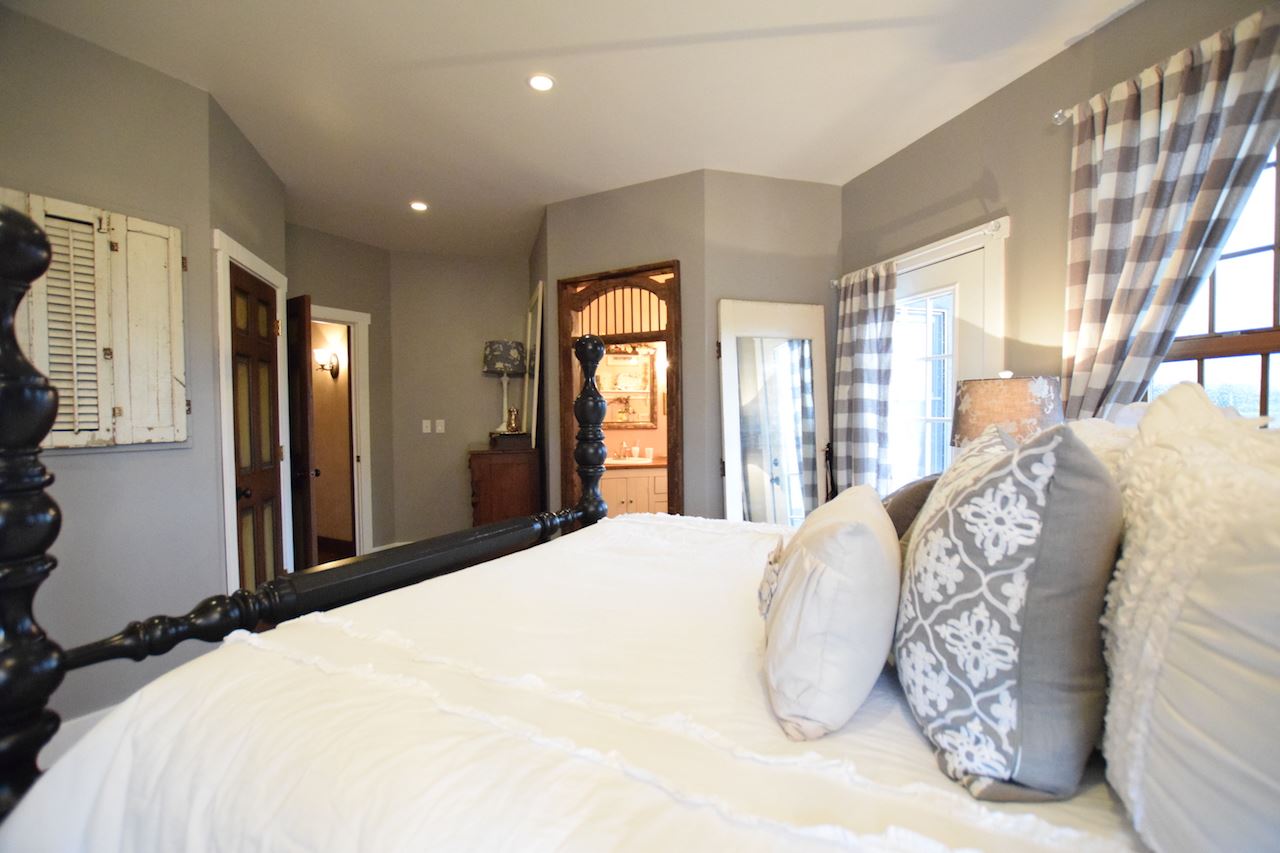 929 East State Line Road Orangeville, IL 61060 - Photo 11 of 25 a bedroom with a large bed and a large window