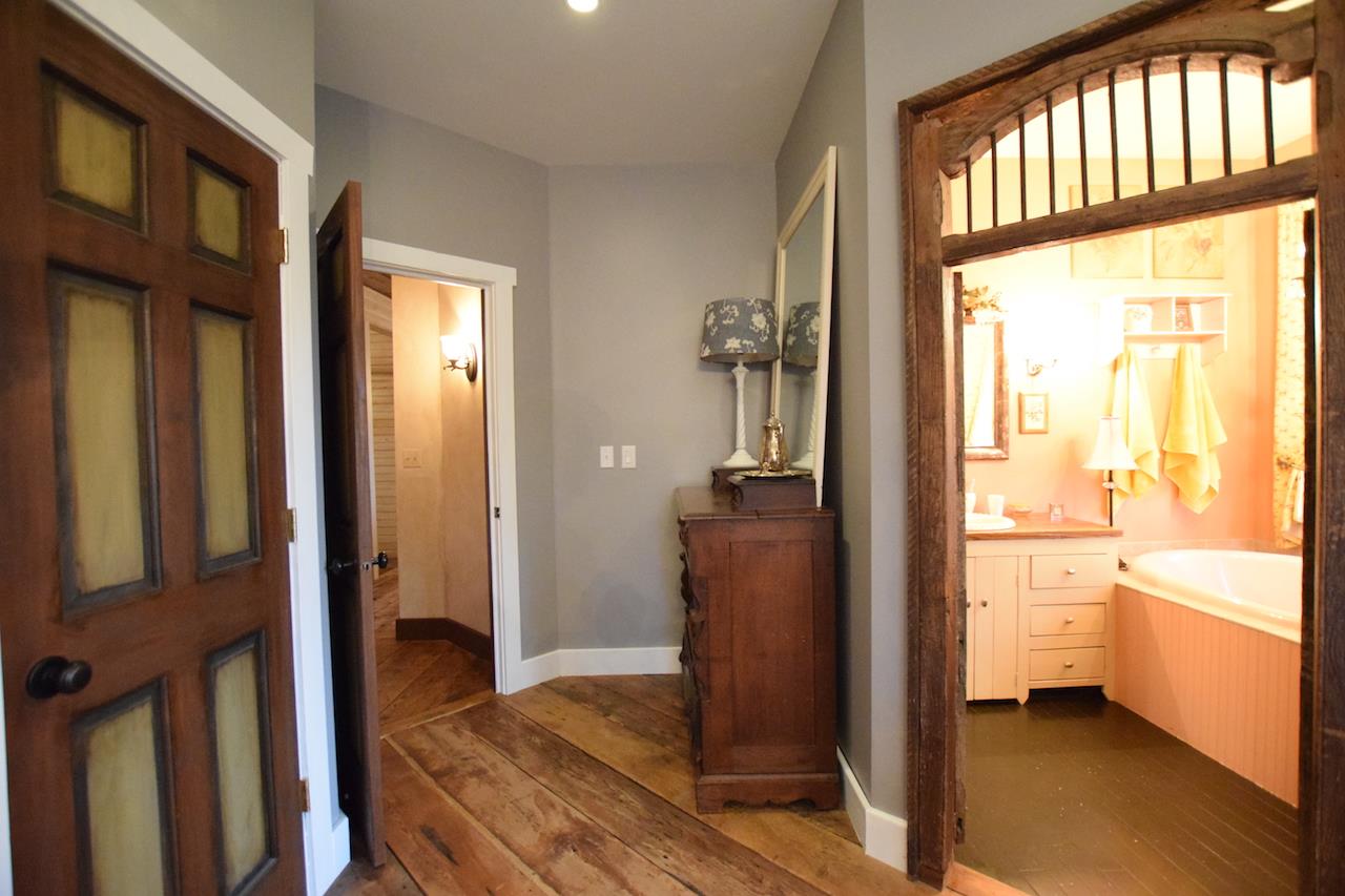 929 East State Line Road Orangeville, IL 61060 - Photo 12 of 25 a view of a hallway with bathroom and front door