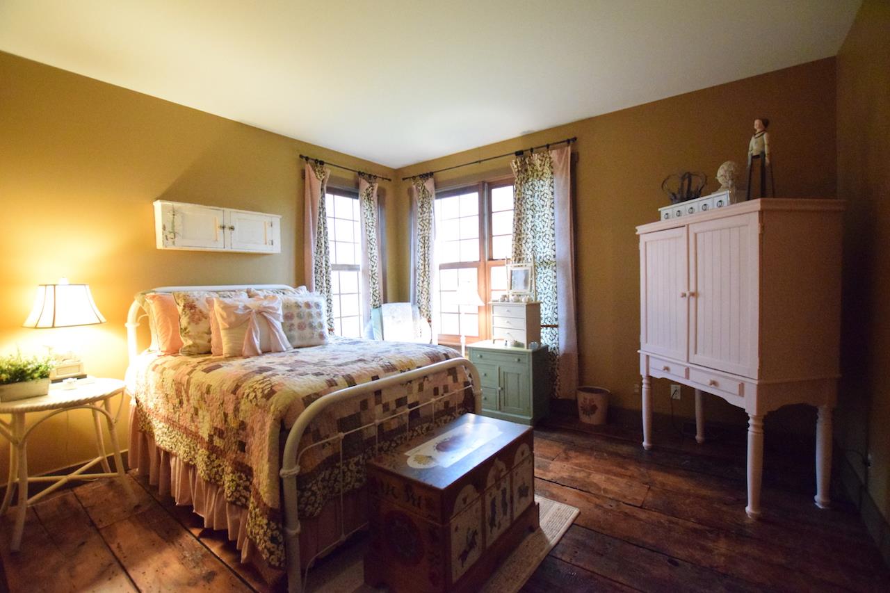 929 East State Line Road Orangeville, IL 61060 - Photo 15 of 25 a bedroom with a bed and a window