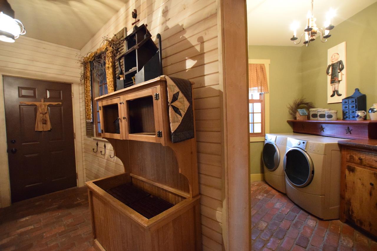 929 East State Line Road Orangeville, IL 61060 - Photo 24 of 25 a utility room with dryer and washer