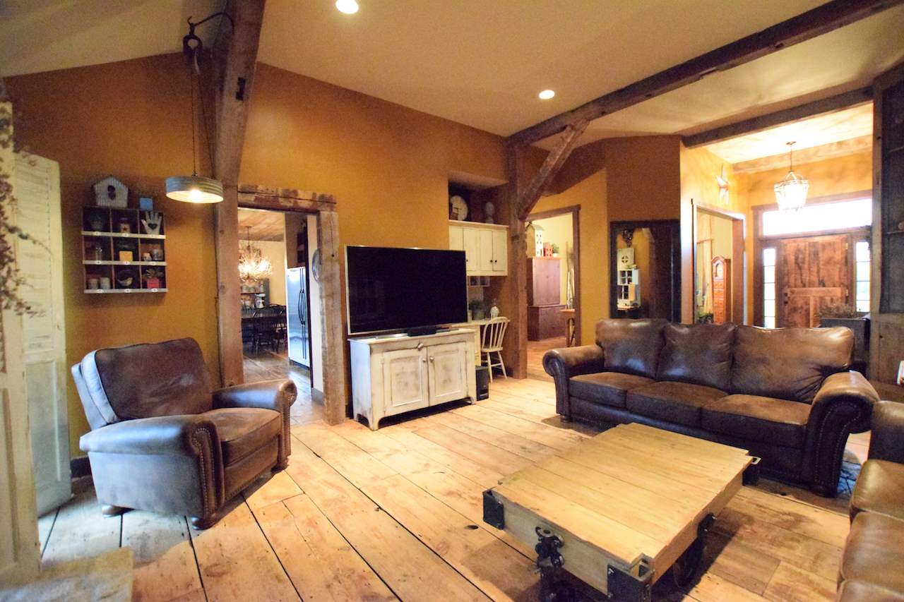 929 East State Line Road Orangeville, IL 61060 - Photo 4 of 25 a living room with furniture and a flat screen tv