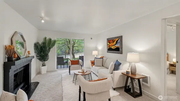 $350,000 | 14210 Northeast 181st Place, Unit M102, Woodinville, WA 98072