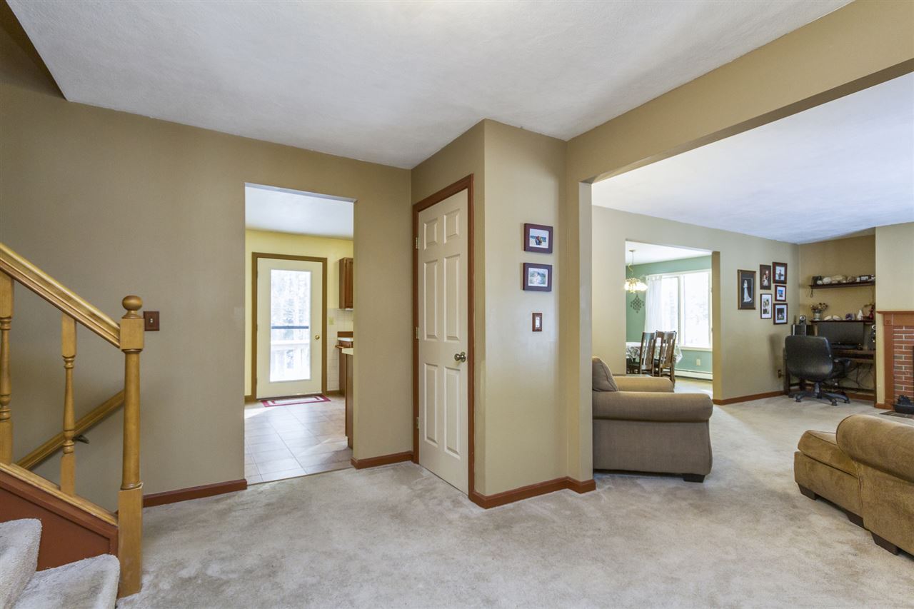13 Capitol Circle Rochester, NH 03867 - Photo 3 of 40