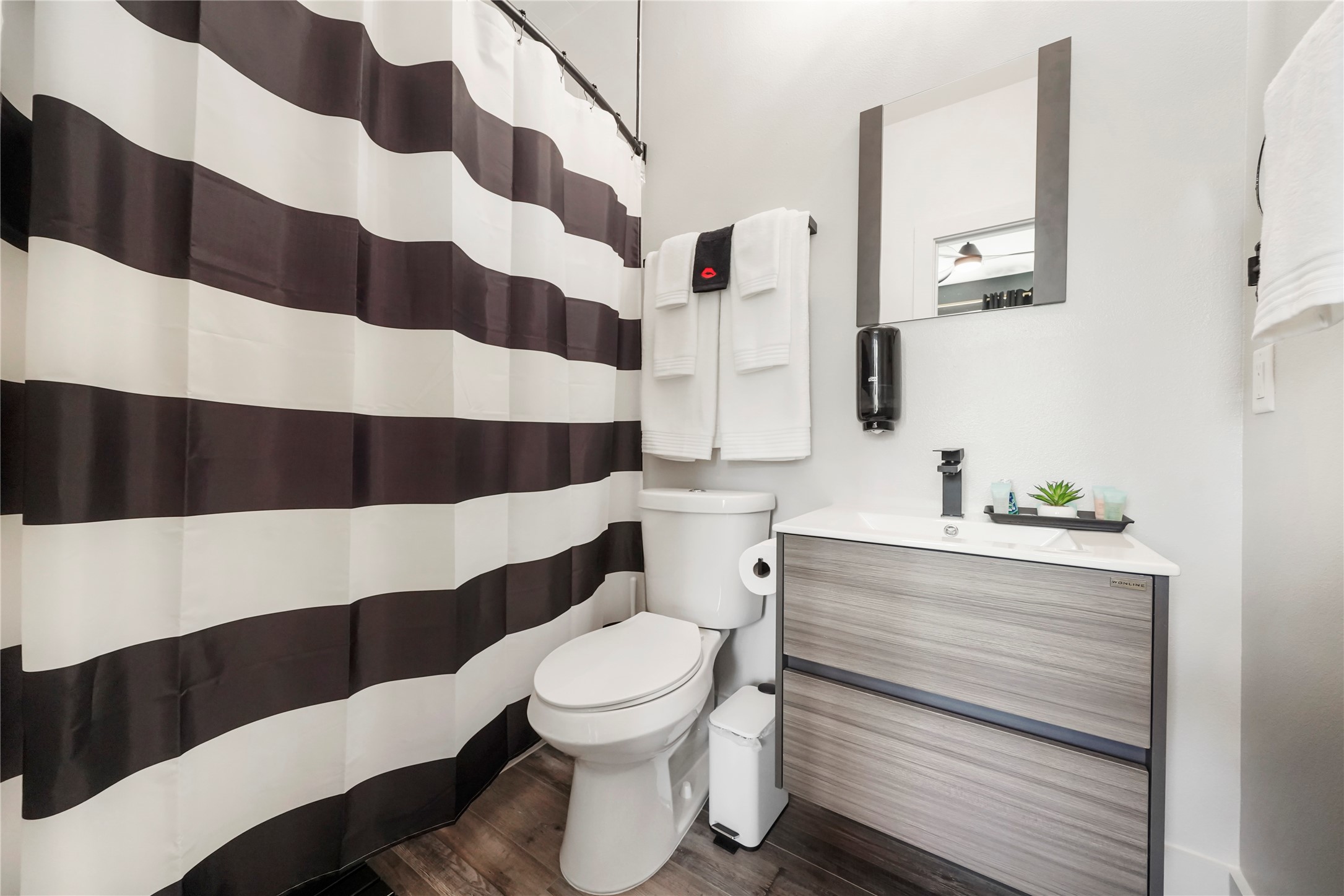 4703 Ward Street Houston, TX 77021 - Photo 13 of 27