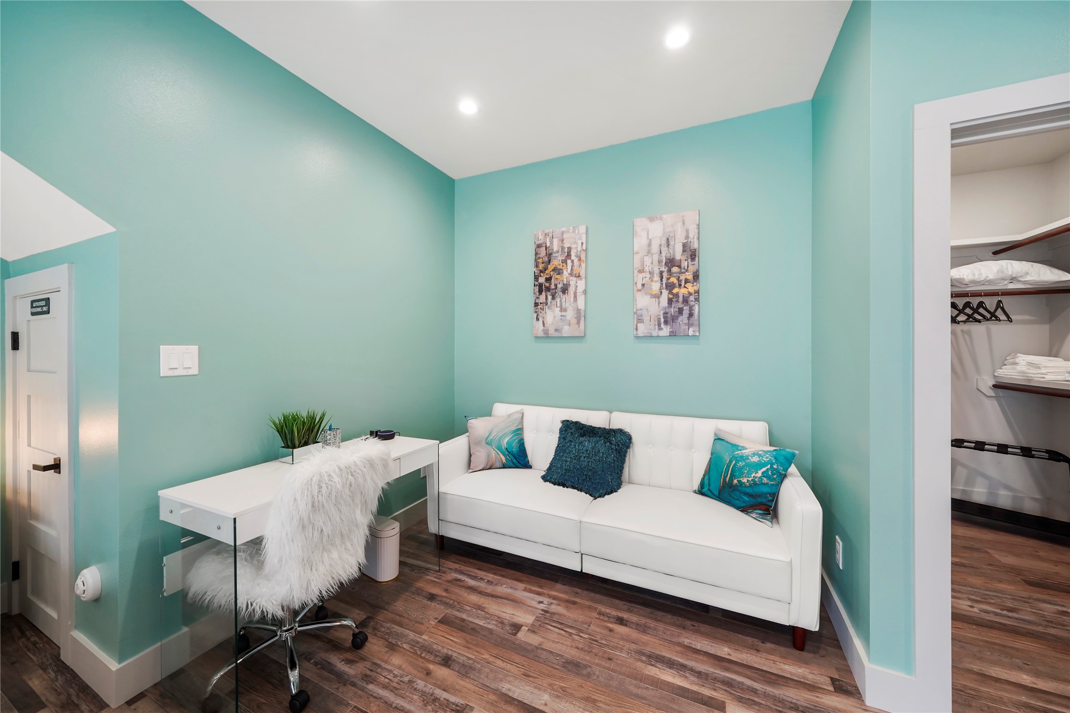 4703 Ward Street Houston, TX 77021 - Photo 20 of 27 Area also wired for kitchenette. Great rental for College student.