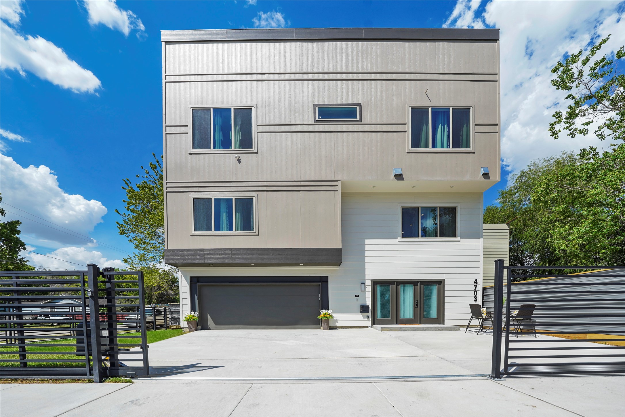 4703 Ward Street Houston, TX 77021 - Photo 2 of 27 Get ready. Get ready. Get ready!