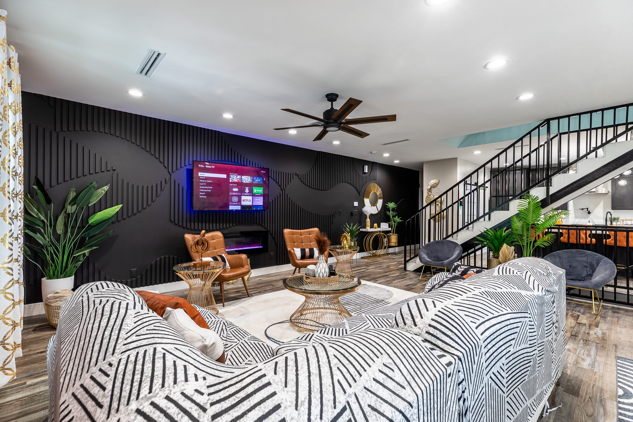 4703 Ward Street Houston, TX 77021 - Photo 6 of 27 Let's watch a movie