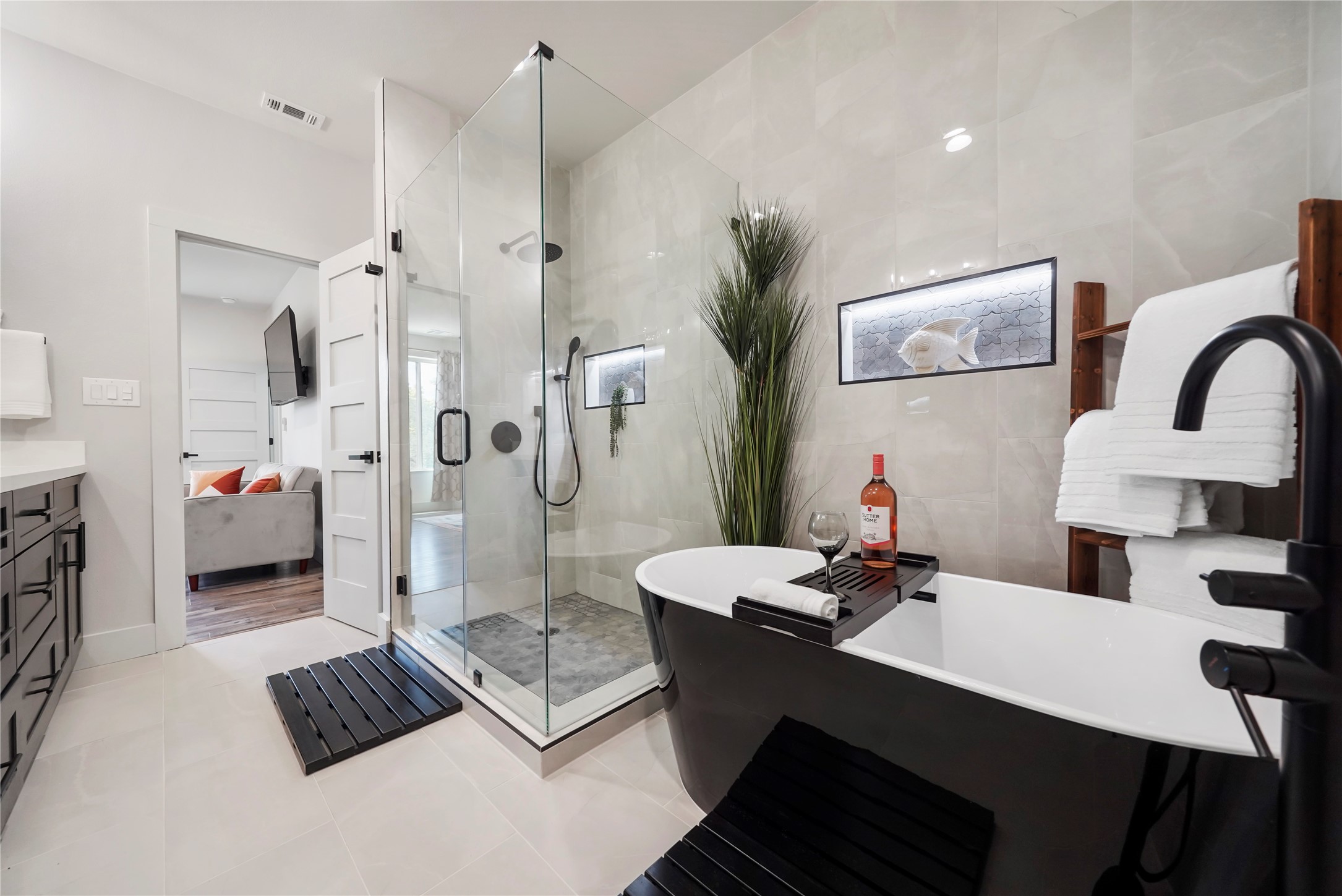 4703 Ward Street Houston, TX 77021 - Photo 10 of 27 Calgon! Take me away.