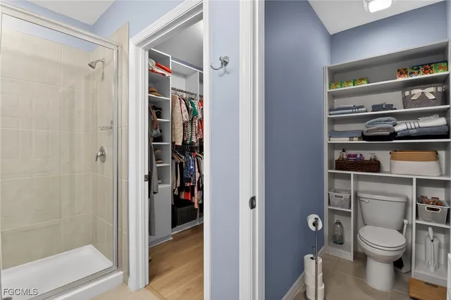 a bathroom with a toilet and a shower