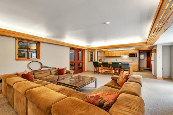 $10,500,000 | 5105 Turtle Pointe Drive, Ann Arbor, MI 48105