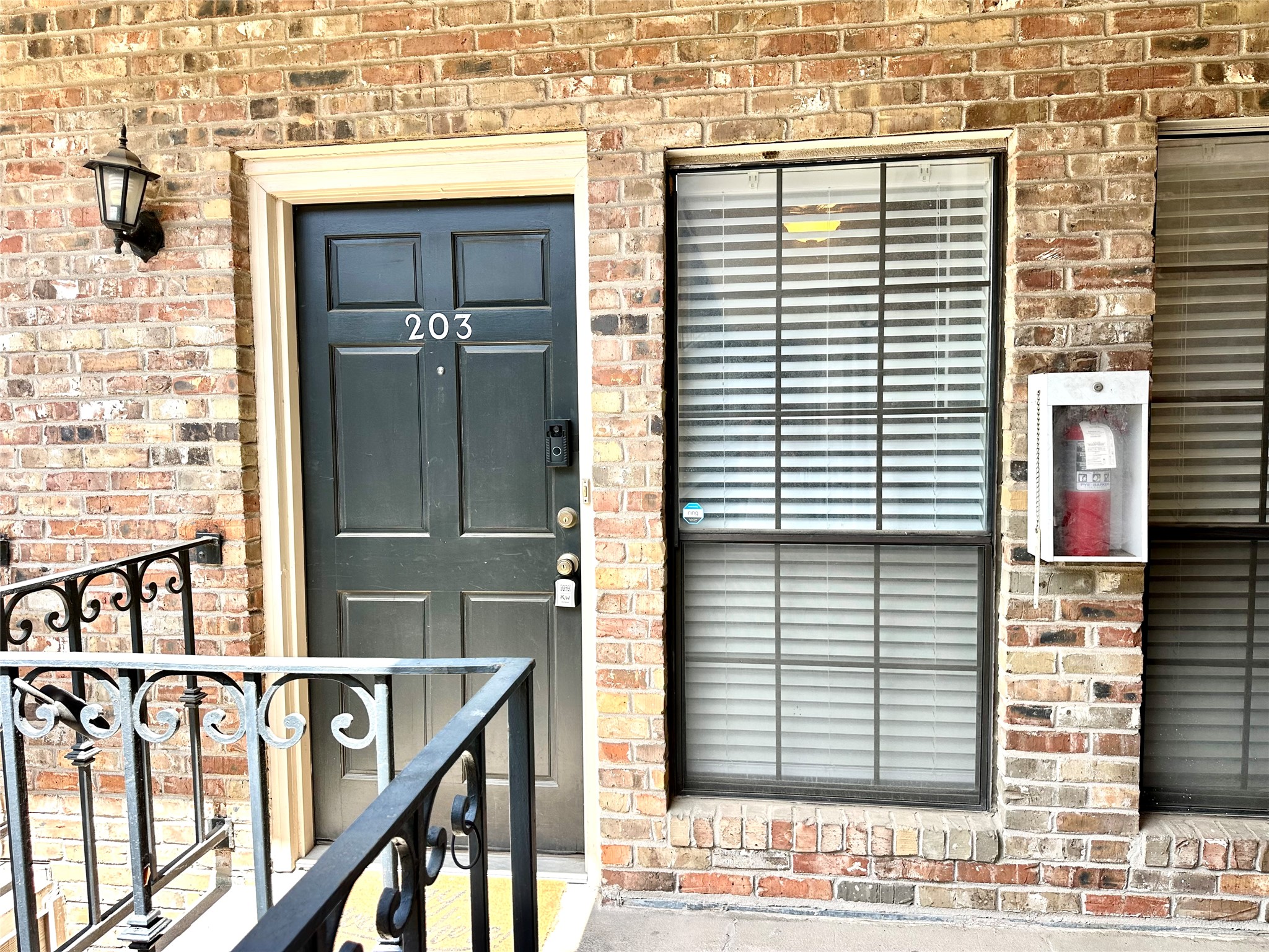 2801 Rio Grande Street, Unit 203 Austin, TX 78705 - Photo 11 of 25 #203 - Spacious updated 2 beds, 2 baths, 832sf living.