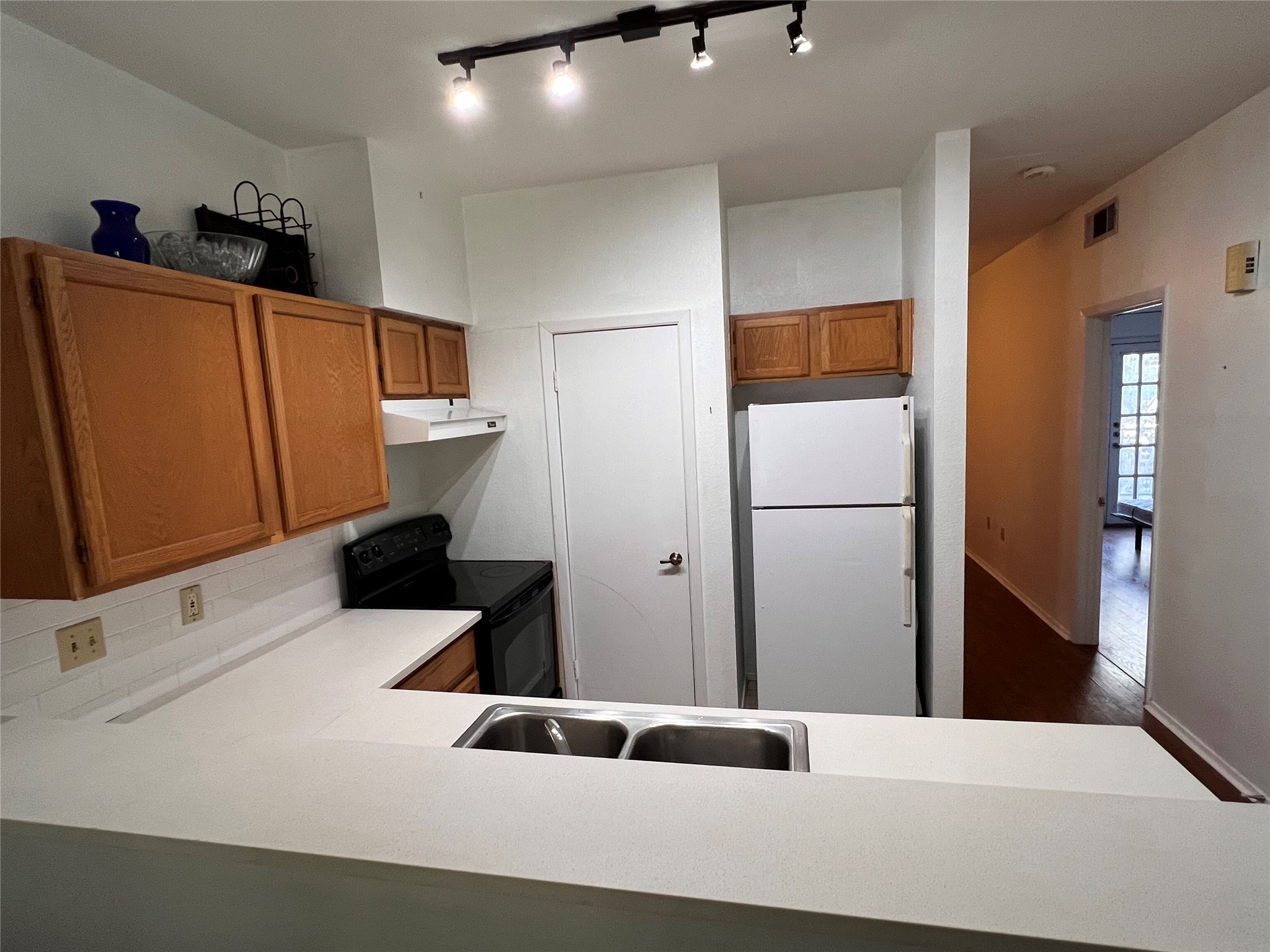 2801 Rio Grande Street, Unit 203 Austin, TX 78705 - Photo 2 of 25 Quartz Countertop added in 2023.