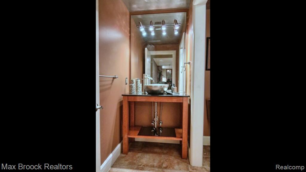 32250 Bingham Road Bingham Farms, MI 48025 - Photo 35 of 44