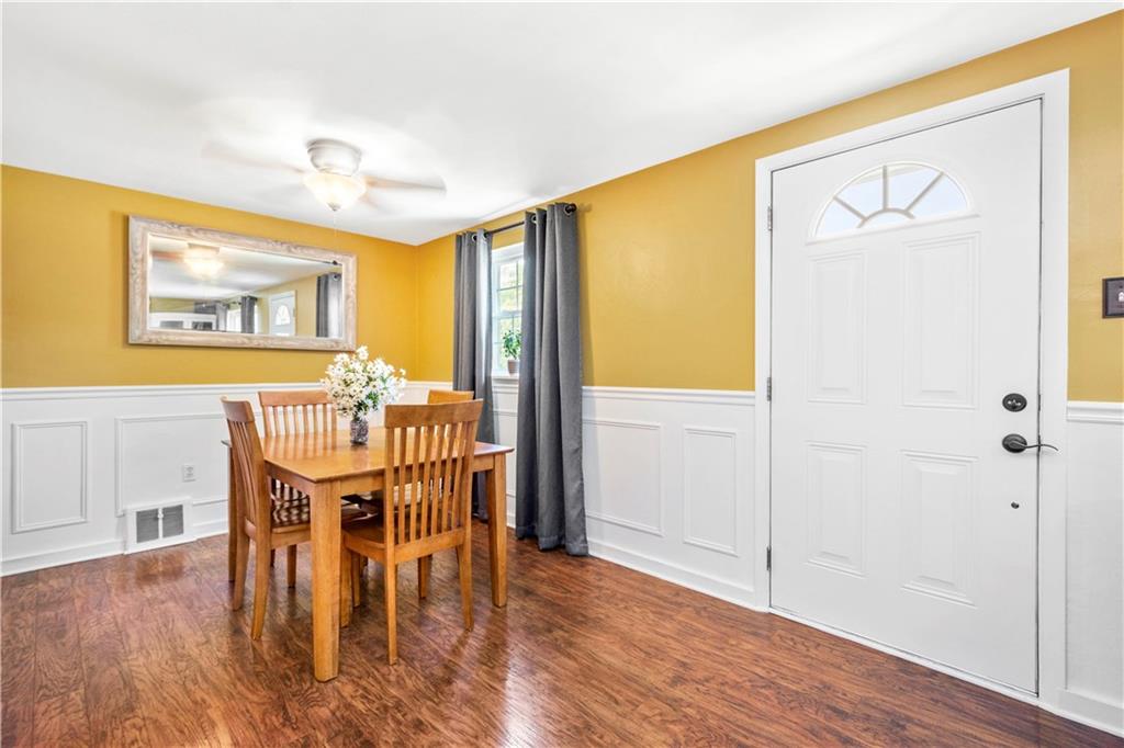 243 Castle Road Pittsburgh, PA 15234 - Photo 5 of 22 Dining room