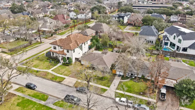 $1,849,950 | 918 Wildwood, Bellaire, TX 77401