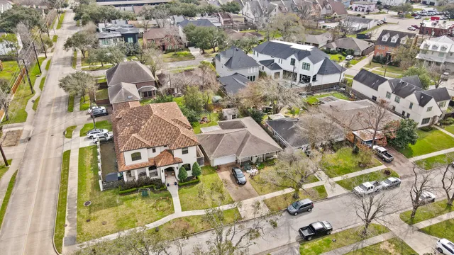 $1,849,950 | 918 Wildwood, Bellaire, TX 77401