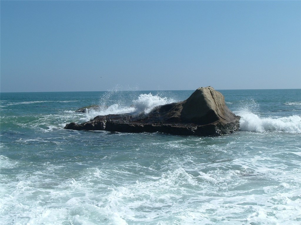 640 Cuprien Way Laguna Beach, CA 92651 - Photo 18 of 18 a living room with furniture