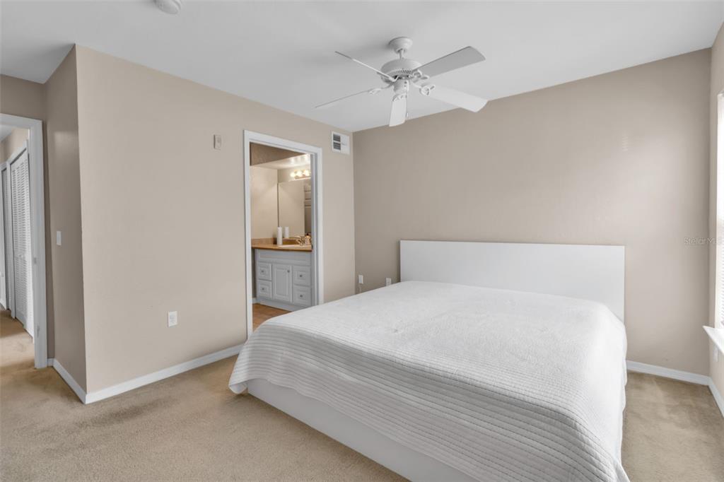 5541 Rosehill Road, Unit 202 Sarasota, FL 34233 - Photo 23 of 47