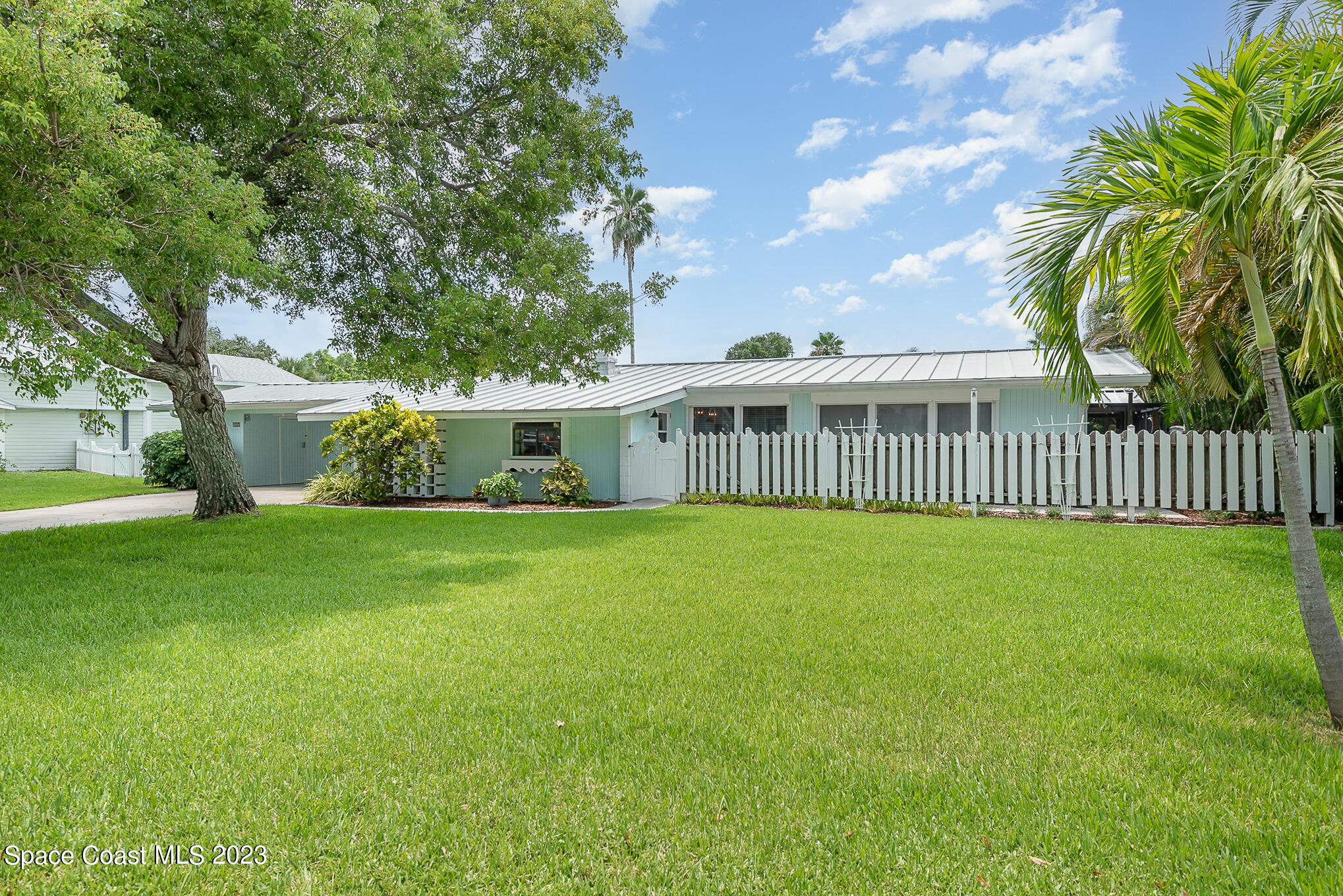 925 Trinidad Road Cocoa Beach, FL 32931 - Photo 25 of 32 a front view of a house with garden